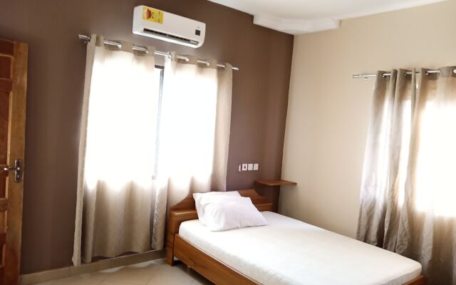 Ronna apartments at Lakeside Estates