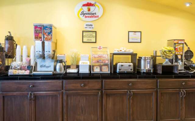 Super 8 by Wyndham Colby