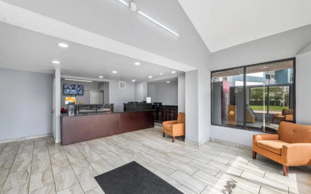 Super 8 by Wyndham Portsmouth - Norfolk