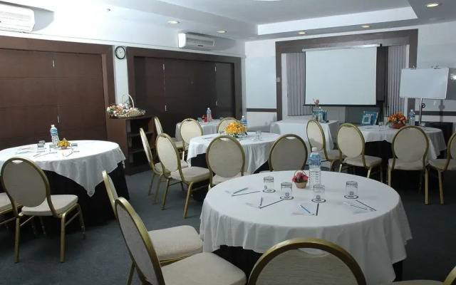 i145 Hotel