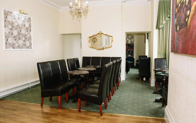 Four Oaks Hotel