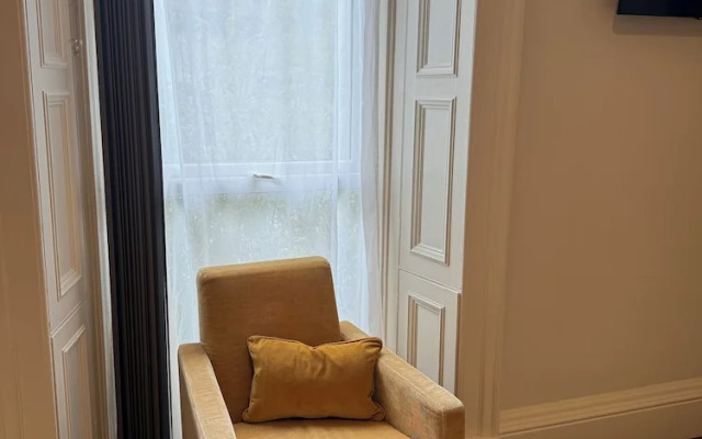 Scot Townhouse