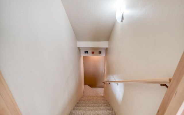 Moon Over Manzanita (MCA 1549)