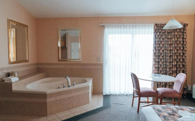 Skaneateles Suites