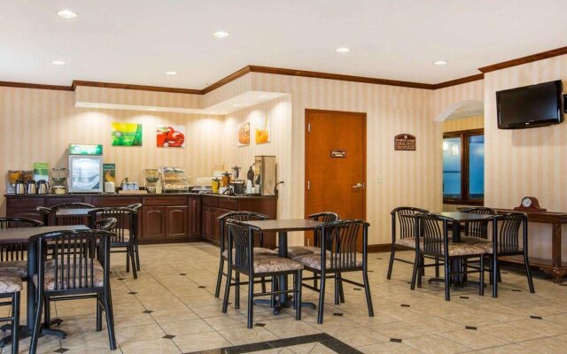 Econo Lodge Glens Falls / Lake George