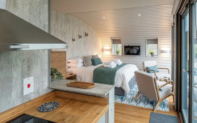 Sustainable Pod on Old Chalford Farm