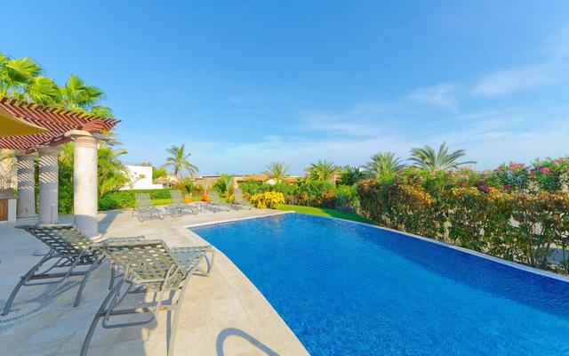 3,000 Sq. Ft. Villa With Beach Club Access: Villa de Phoenix