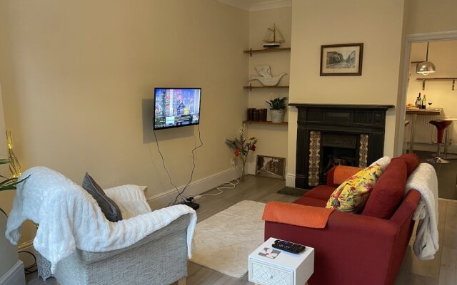 Immaculate 1-bed Apartment Near the River Thames