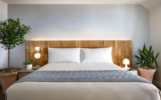 1 Hotel Toronto