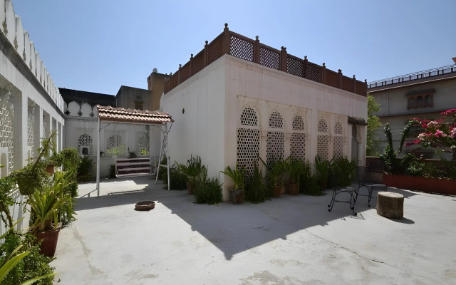 Rawla Mrignayani Palace