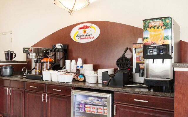 Super 8 By Wyndham Lamar