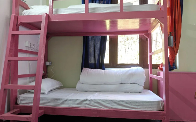 XTSY Travellers Hostel