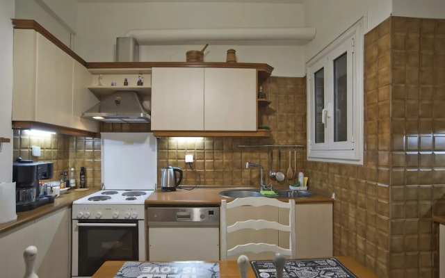 Baroness Apartment in Piraeus