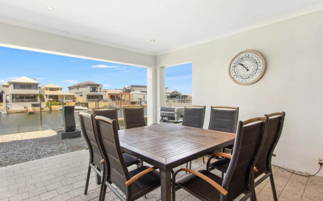 Deluxe Living in Mariners Cove