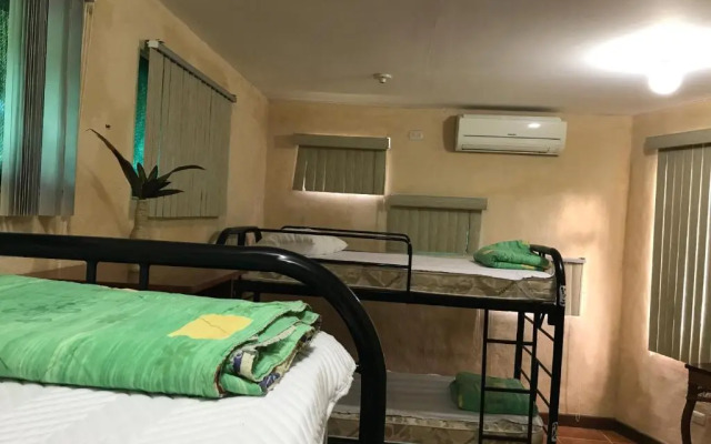 Palapa Hut Hostel & Camping
