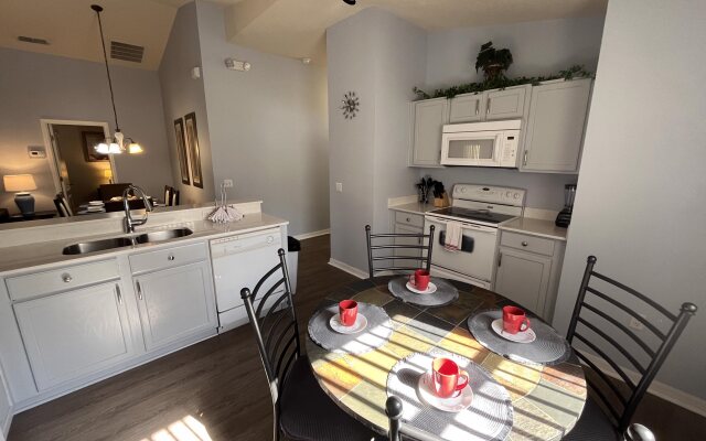 Cosy 4 Bed Villa Overlooking A Lake