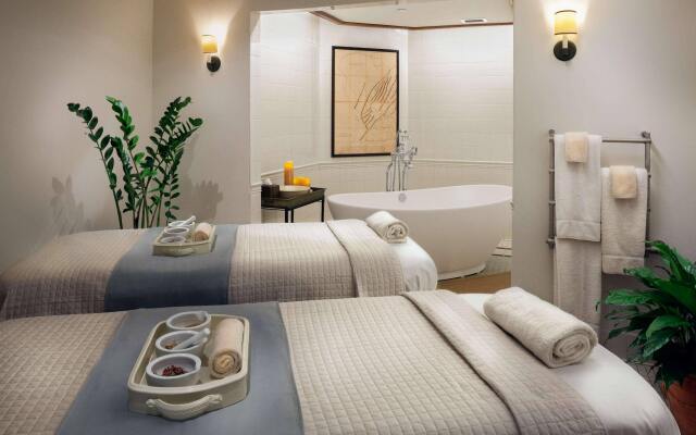 Williamsburg Lodge, Autograph Collection