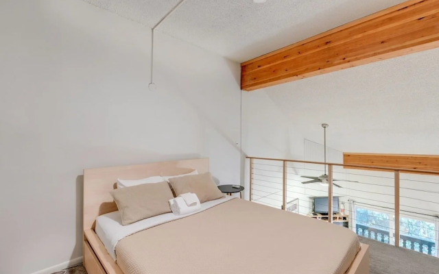 94sll - Inexpensive - Fireplace - Wifi - Sleeps 6 1 Bedroom Condo by RedAwning