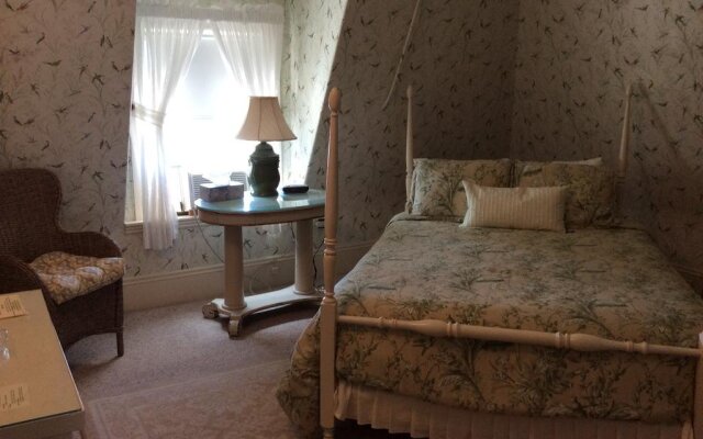 Coach House Inn
