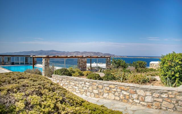 "private Villa Agia Irini, 350 Meter to the Beach for 4 Guests With Pool Access!"