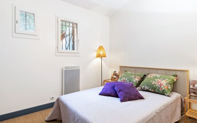 Boutique Holiday Home in Sanary-sur-mer With Terrace