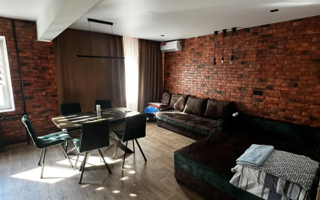 Саквояж на улице Бакинская 3