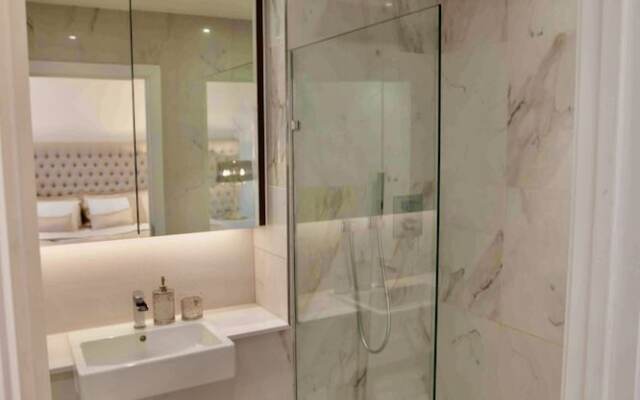 Thames Riverside Apartment in London