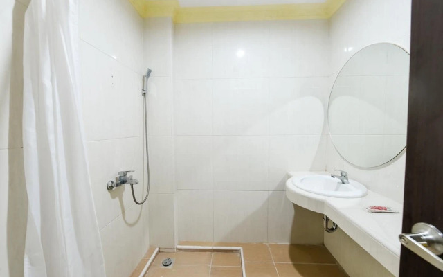 RedDoorz @ Brother Homestay Kupang