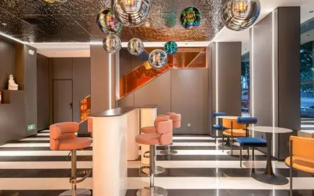 SEVEN HOTEL (Modern Street Store)