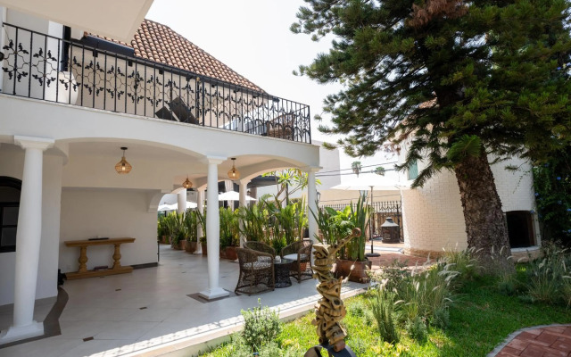 Casa Bonita Hotel + Cocina