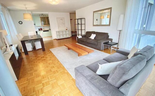 Close to the lake and very spacious 3 bedroom