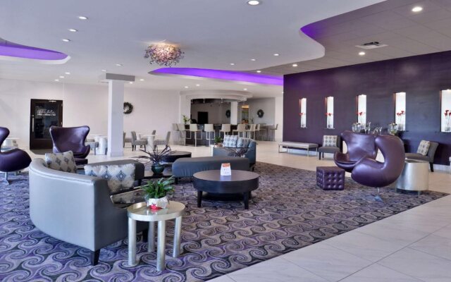 Clarion Inn & Suites Across From Universal Orlando Resort