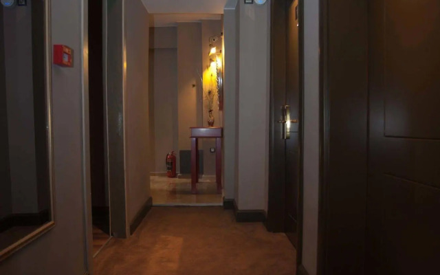 Juliet Rooms & Kitchen