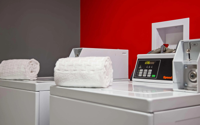 Spark by Hilton Oak Forest