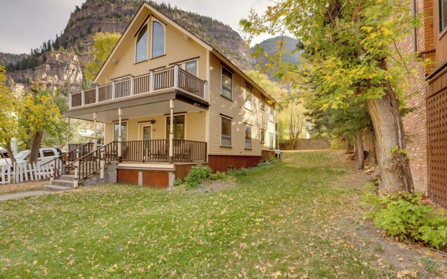 Patio & Mountain Views: Central Ouray Getaway!