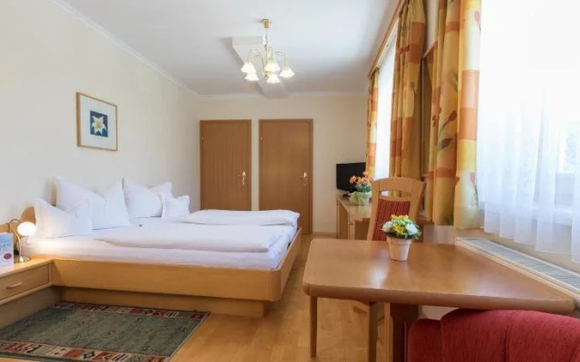 Landhotel Häuserl im Wald