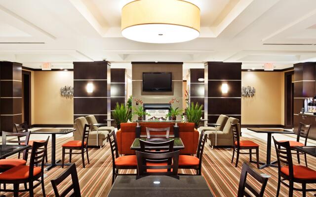 Holiday Inn Express & Suites Charlotte Southeast - Matthews, an IHG Hotel