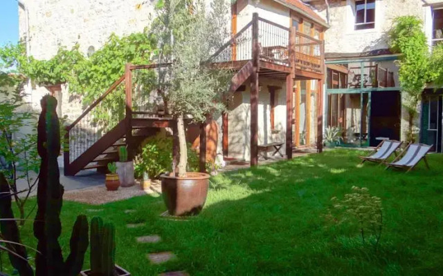 La Mona Guest House