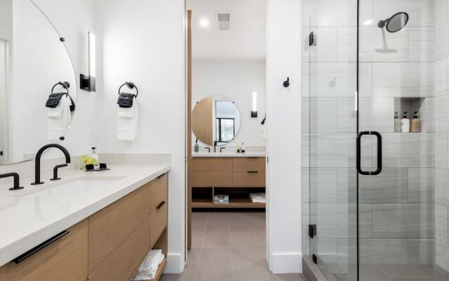 Modern Mountain Retreat