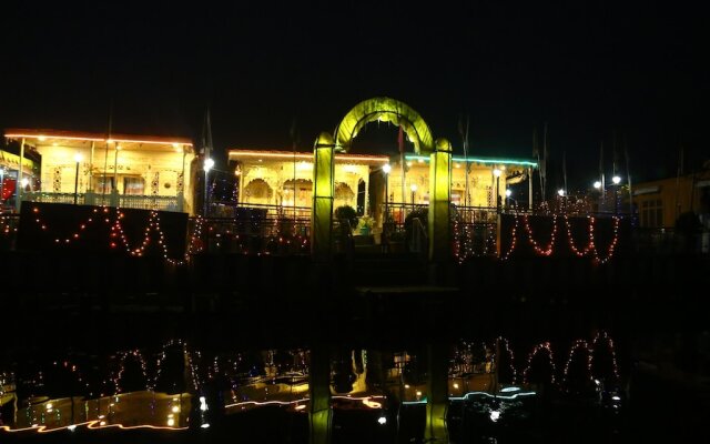 Aziz Palace Group of Houseboats