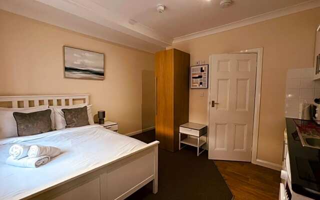 Potteries Suite by Kasar Stays