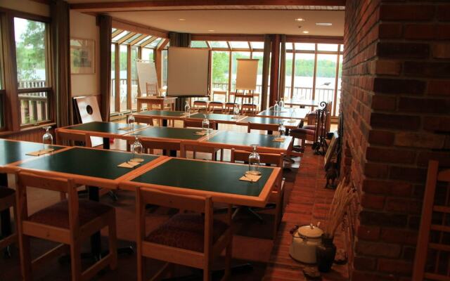 Westwind Inn on the Lake