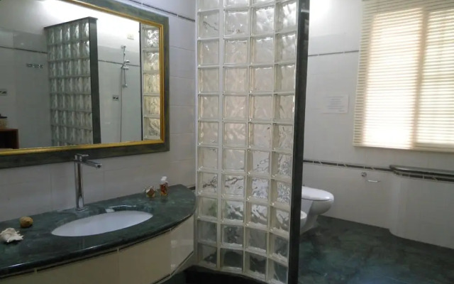 The Wisteria Apartment Near to Main Beach
