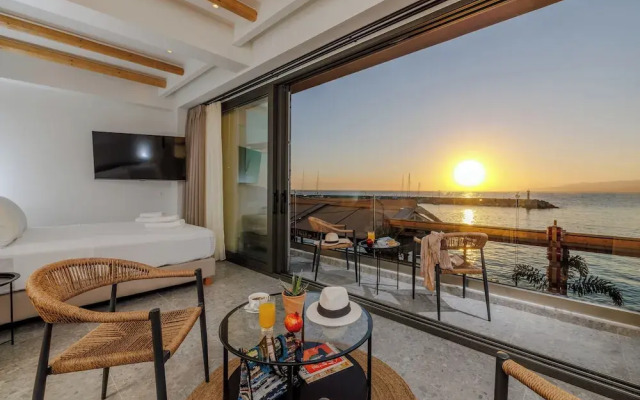 Soho SeaFront Suites