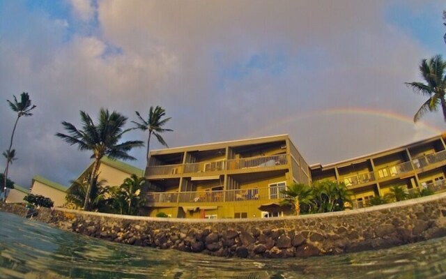 Lil Grass Shack-103 Studio Bedroom Condo