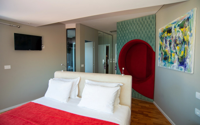 Bougainville Bay Hotel