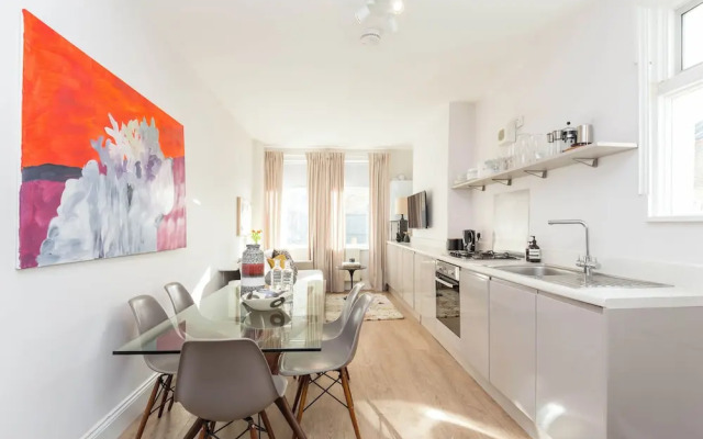 Newly Renovated Large 4-5 Bedroom House