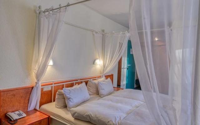 HOTEL alter Landsitz