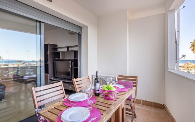 Apartment With 3 Bedrooms, sea Views and Pool