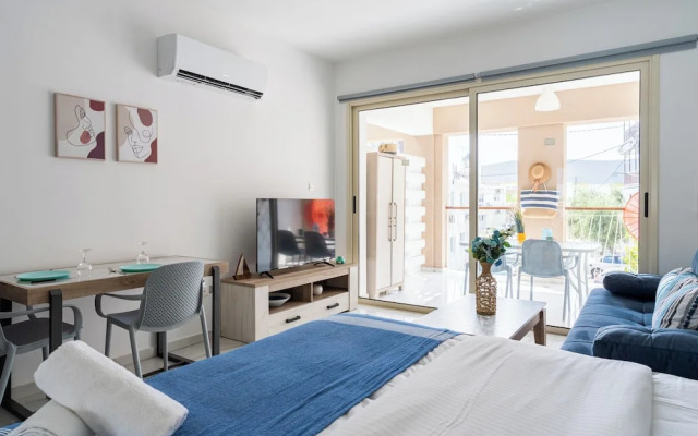Sunny Side Studio W-Terrace  Larnaca